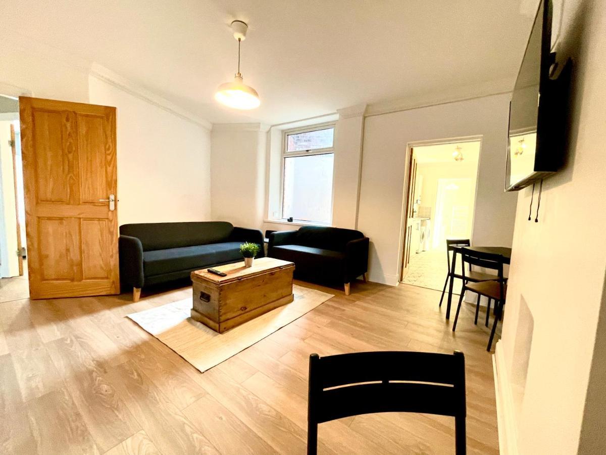 Huge Serviced Apartment With Free Parking Jesmond Экстерьер фото