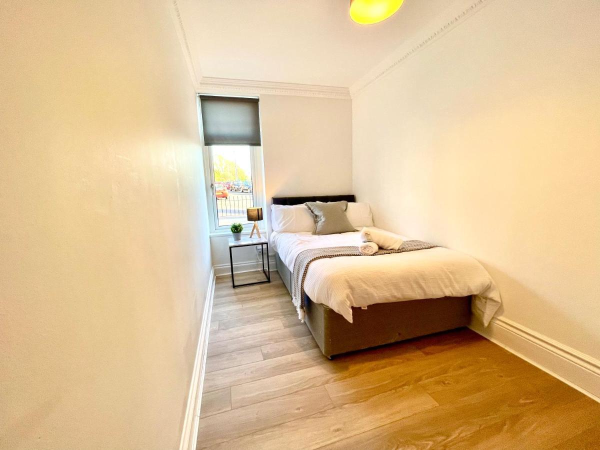 Huge Serviced Apartment With Free Parking Jesmond Экстерьер фото