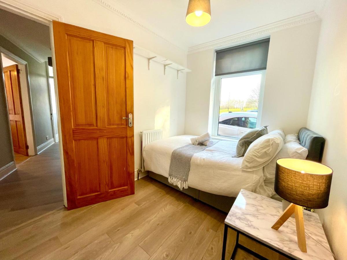 Huge Serviced Apartment With Free Parking Jesmond Экстерьер фото