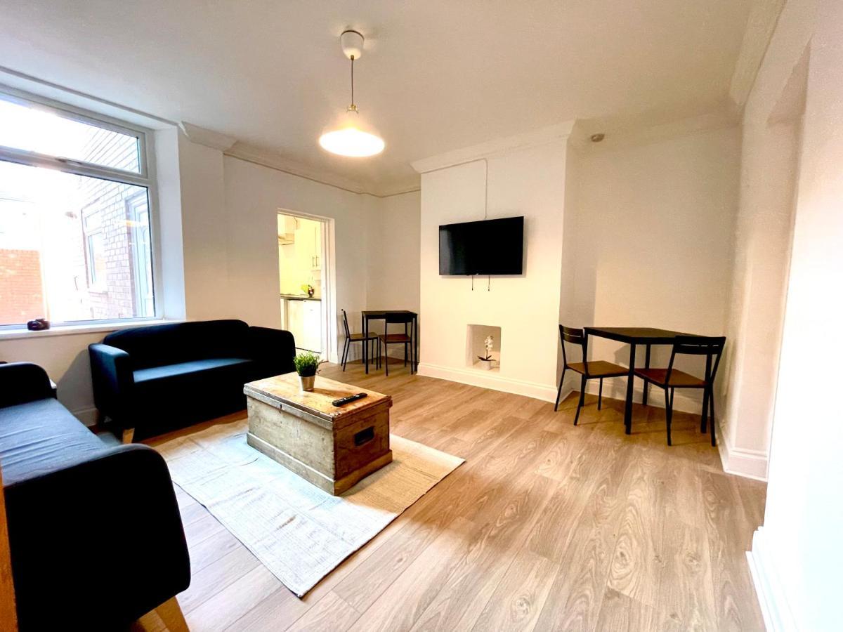 Huge Serviced Apartment With Free Parking Jesmond Экстерьер фото