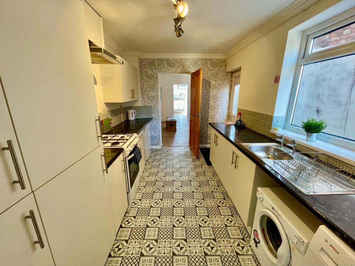 Huge Serviced Apartment With Free Parking Jesmond Экстерьер фото