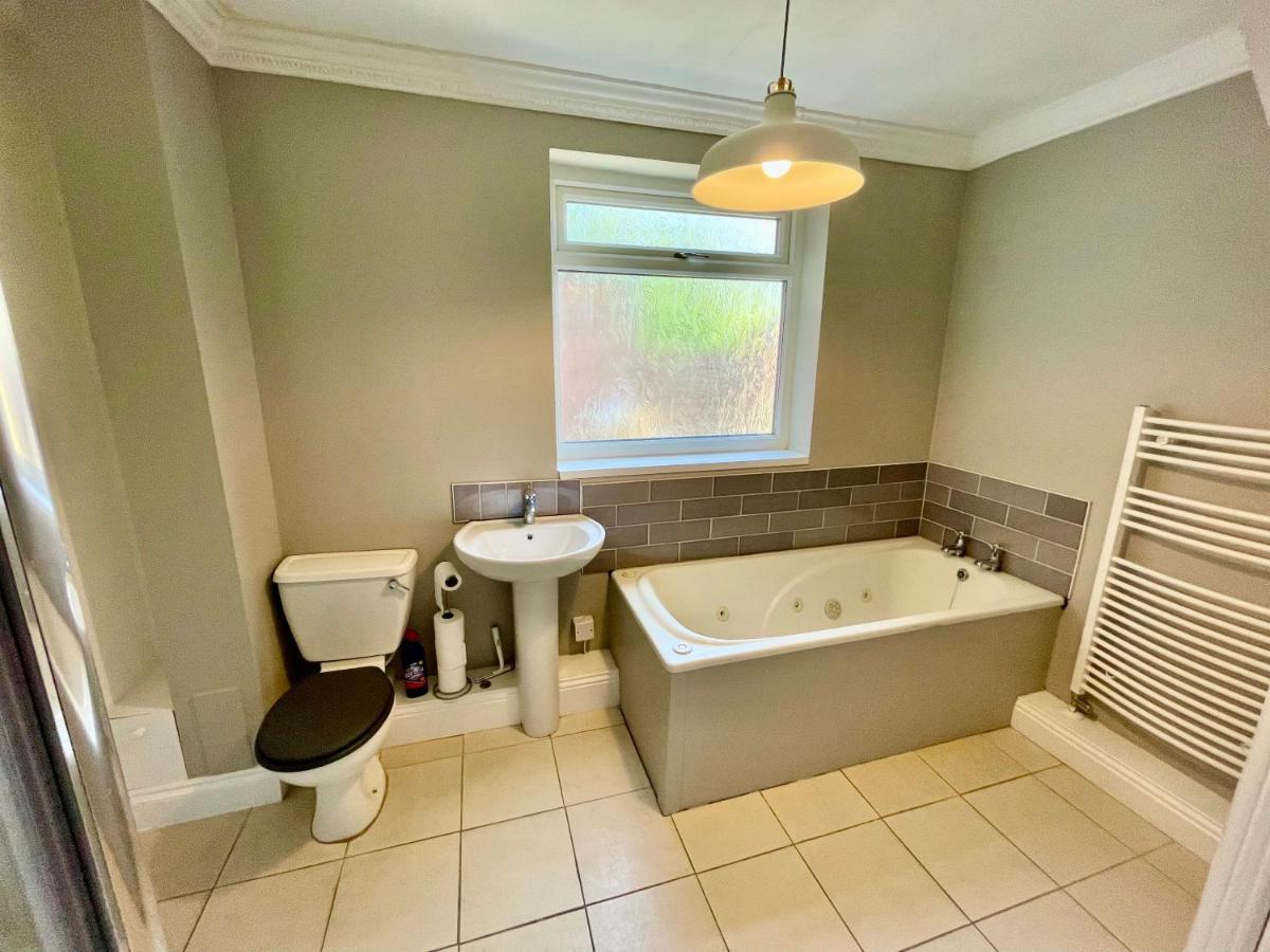 Huge Serviced Apartment With Free Parking Jesmond Экстерьер фото