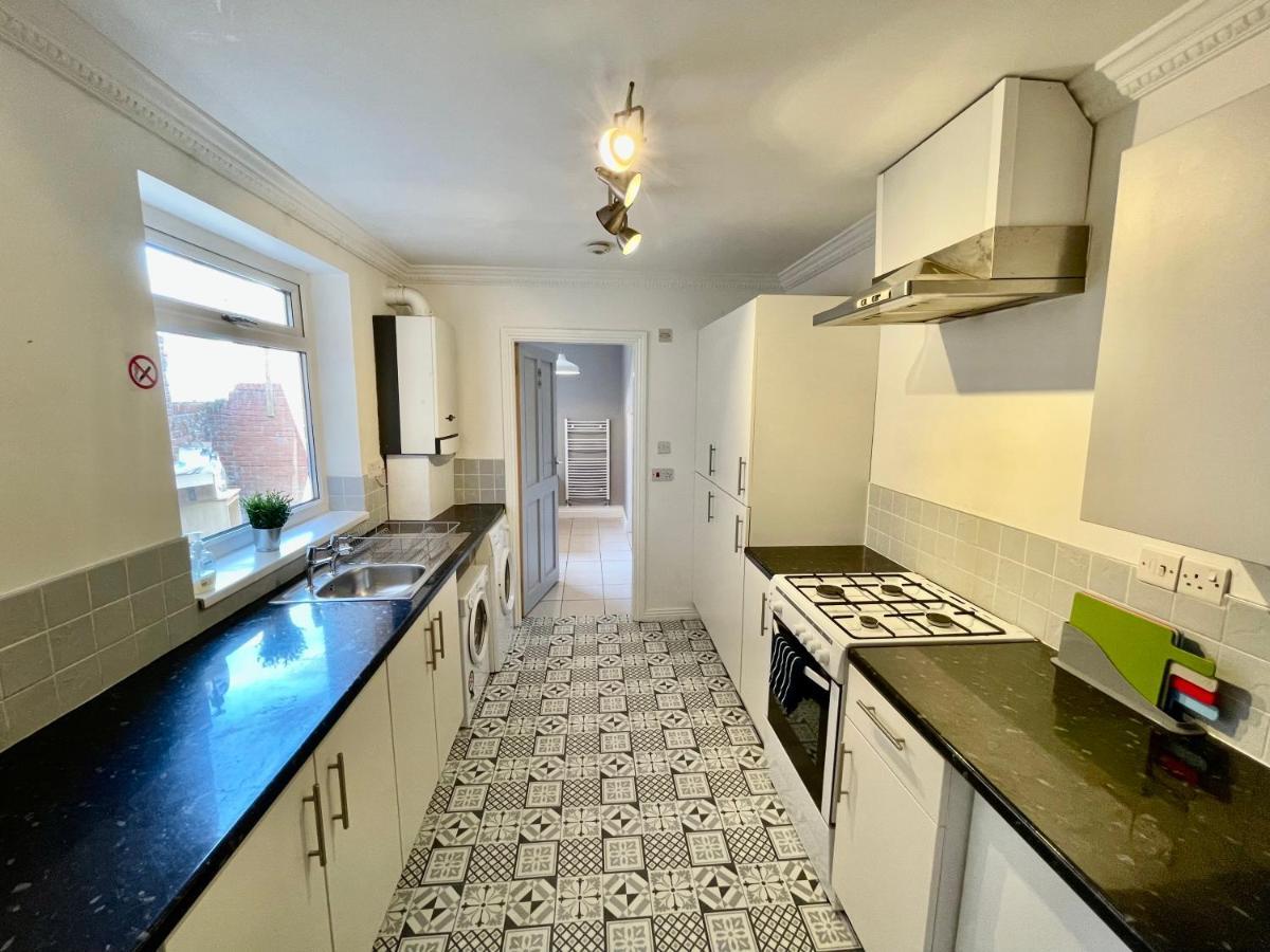 Huge Serviced Apartment With Free Parking Jesmond Экстерьер фото